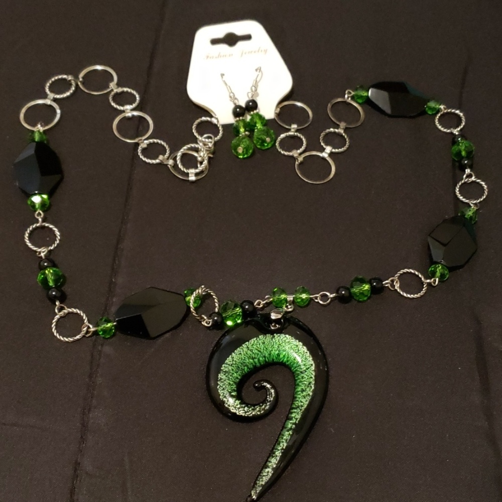 Handmade necklace w/ matchig earings set.